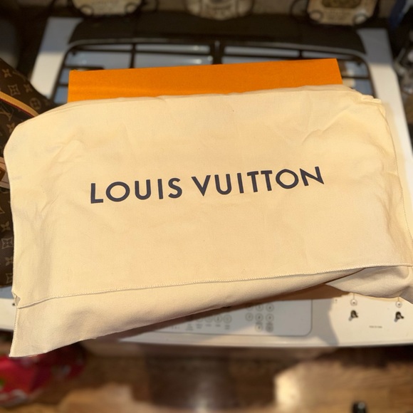 Louis Vuitton (Grand Palais) Brown and Tan Monogram - Picture 6 of 16